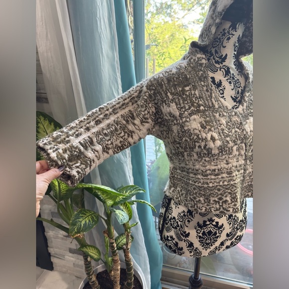 Free People Oversized Hooded Boho crop top Sweater Olive Green Soft Knit Sz XS - Picture 2 of 12